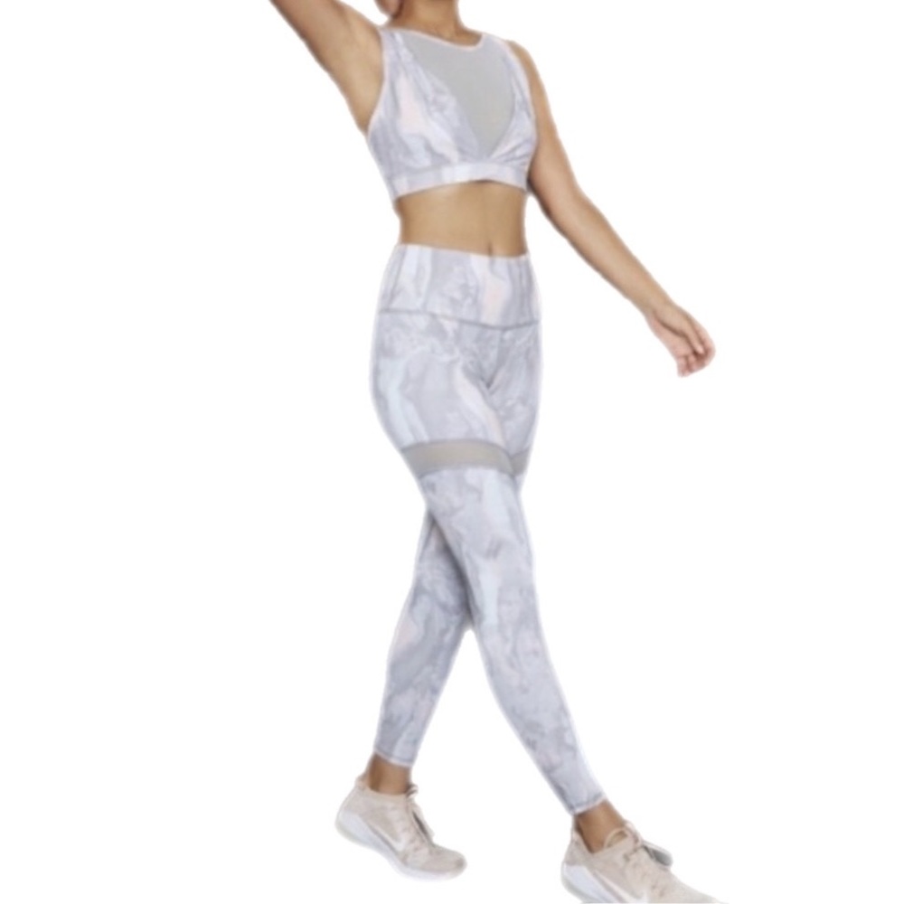 GAIAM x Jessica Biel Yoga Set
